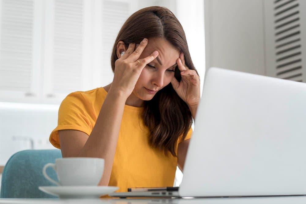 Don’t Let Screens Hurt Your Eyes: 5 Vital Precautions for Digital Eye Strain