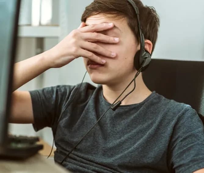 Diversos estudios han mostrado una pérdida del 30% de productividad debido al CVS. ¿Cómo trata Bynocs el CVS?