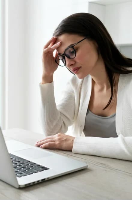 نصائح أخرى يمكن أن تساعد في تقليل الأعراض الناتجة عن الإفراط في استخدام الأجهزة الرقمية.